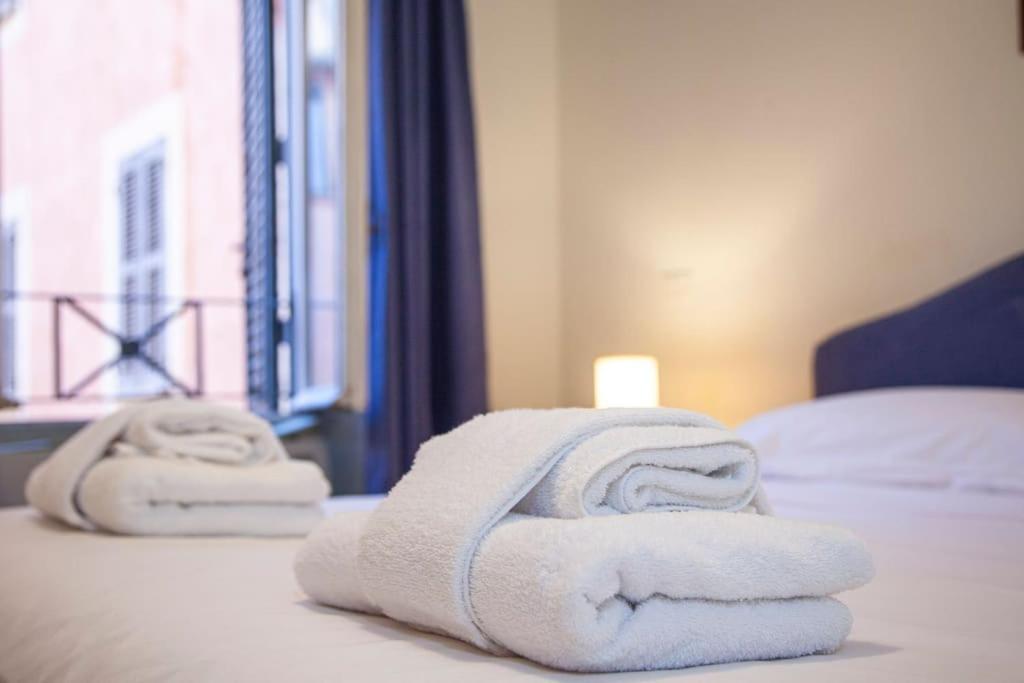 Peaceful Apartment In Piazza Venezia'S Alleys Rome Bagian luar foto
