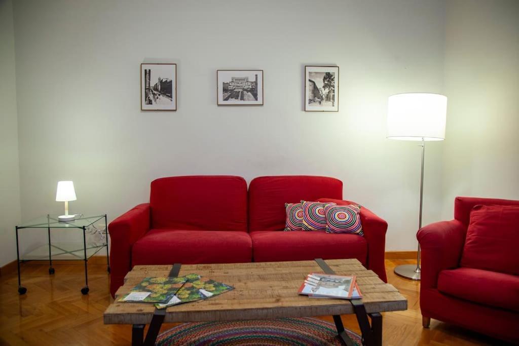 Peaceful Apartment In Piazza Venezia'S Alleys Rome Bagian luar foto