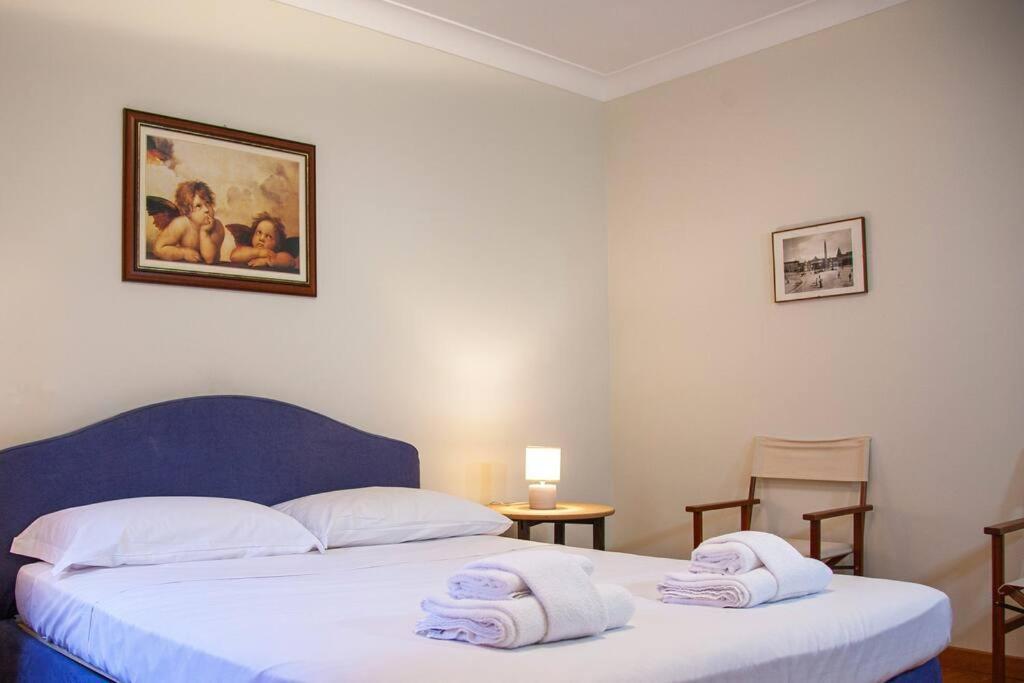 Peaceful Apartment In Piazza Venezia'S Alleys Rome Bagian luar foto