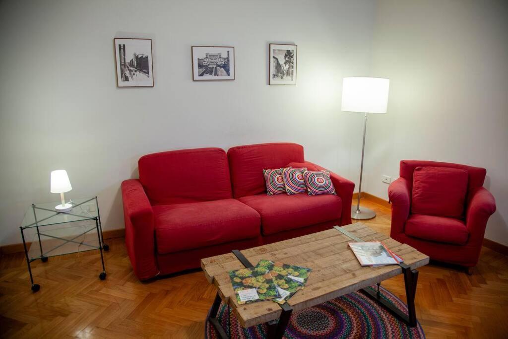 Peaceful Apartment In Piazza Venezia'S Alleys Rome Bagian luar foto