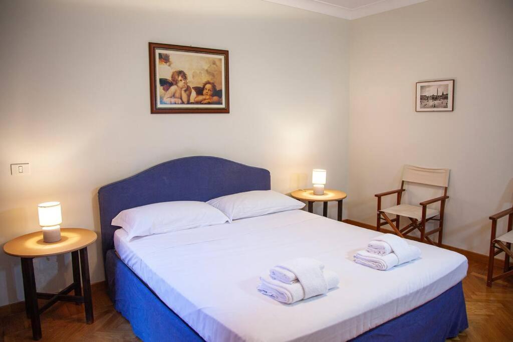 Peaceful Apartment In Piazza Venezia'S Alleys Rome Bagian luar foto