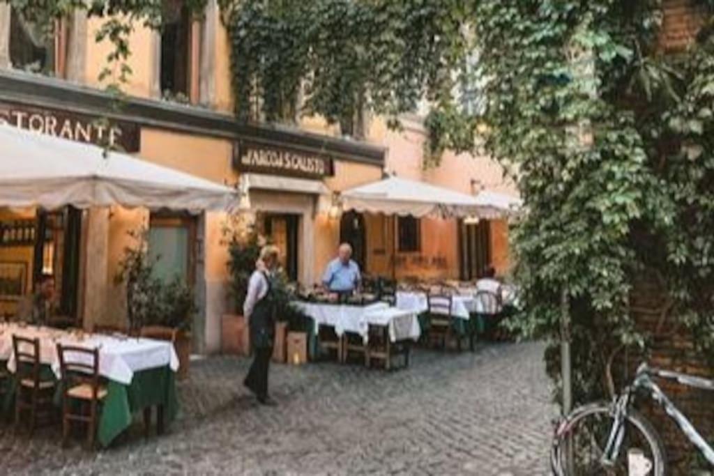 Peaceful Apartment In Piazza Venezia'S Alleys Rome Bagian luar foto