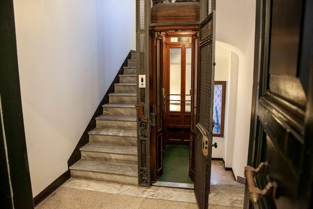 Peaceful Apartment In Piazza Venezia'S Alleys Rome Bagian luar foto