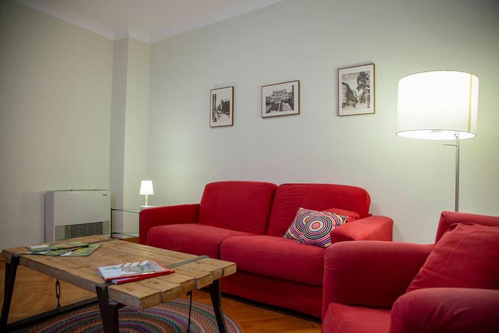 Peaceful Apartment In Piazza Venezia'S Alleys Rome Bagian luar foto