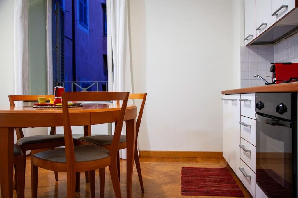 Peaceful Apartment In Piazza Venezia'S Alleys Rome Bagian luar foto