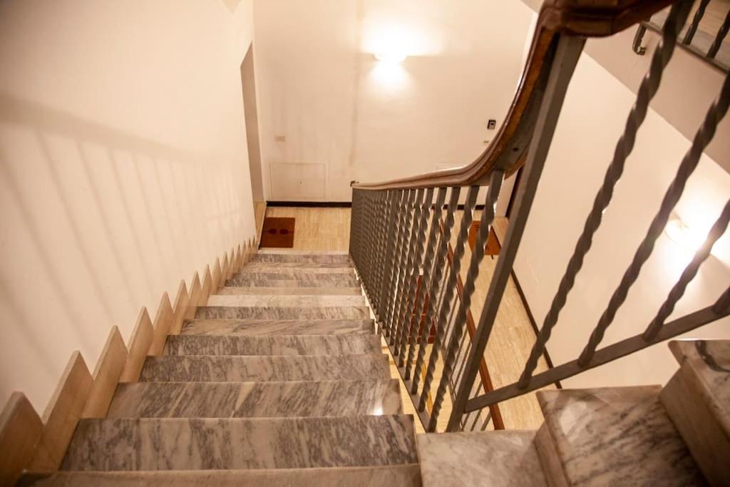 Peaceful Apartment In Piazza Venezia'S Alleys Rome Bagian luar foto