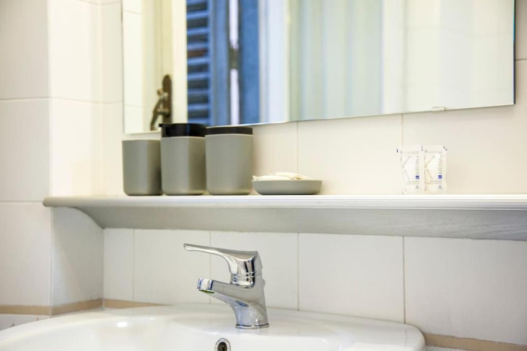 Peaceful Apartment In Piazza Venezia'S Alleys Rome Bagian luar foto
