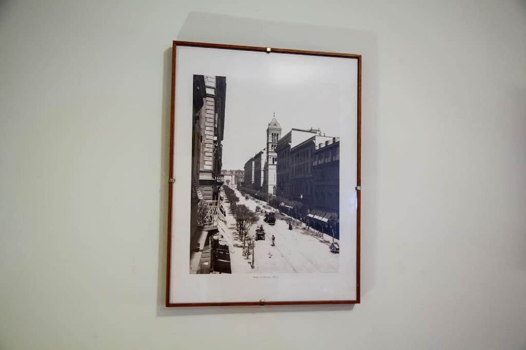 Peaceful Apartment In Piazza Venezia'S Alleys Rome Bagian luar foto
