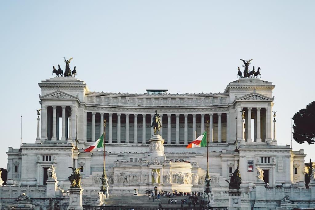 Peaceful Apartment In Piazza Venezia'S Alleys Rome Bagian luar foto