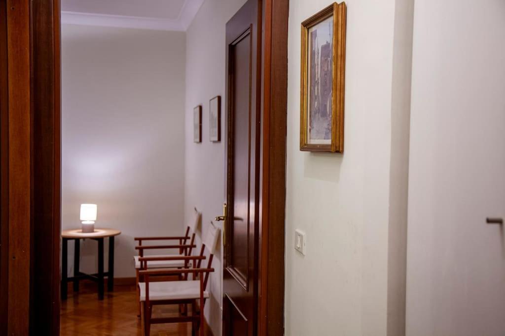 Peaceful Apartment In Piazza Venezia'S Alleys Rome Bagian luar foto